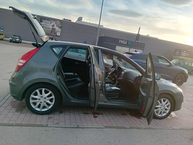 Hyundai I30 1.6i 126kc G4FC , снимка 2 - Автомобили и джипове - 53039078