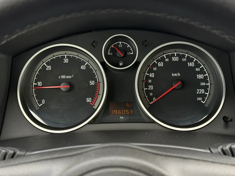 Opel Astra 1.7CDTi 101к.с * Климатроник* , снимка 16 - Автомобили и джипове - 53090185