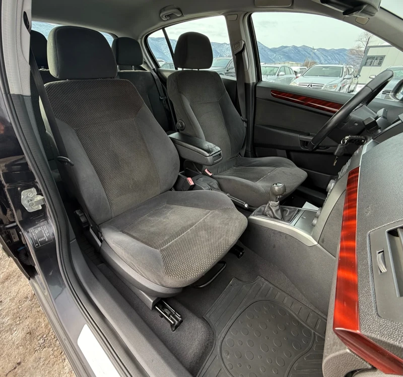 Opel Astra 1.7CDTi 101к.с * Климатроник* , снимка 13 - Автомобили и джипове - 53090185