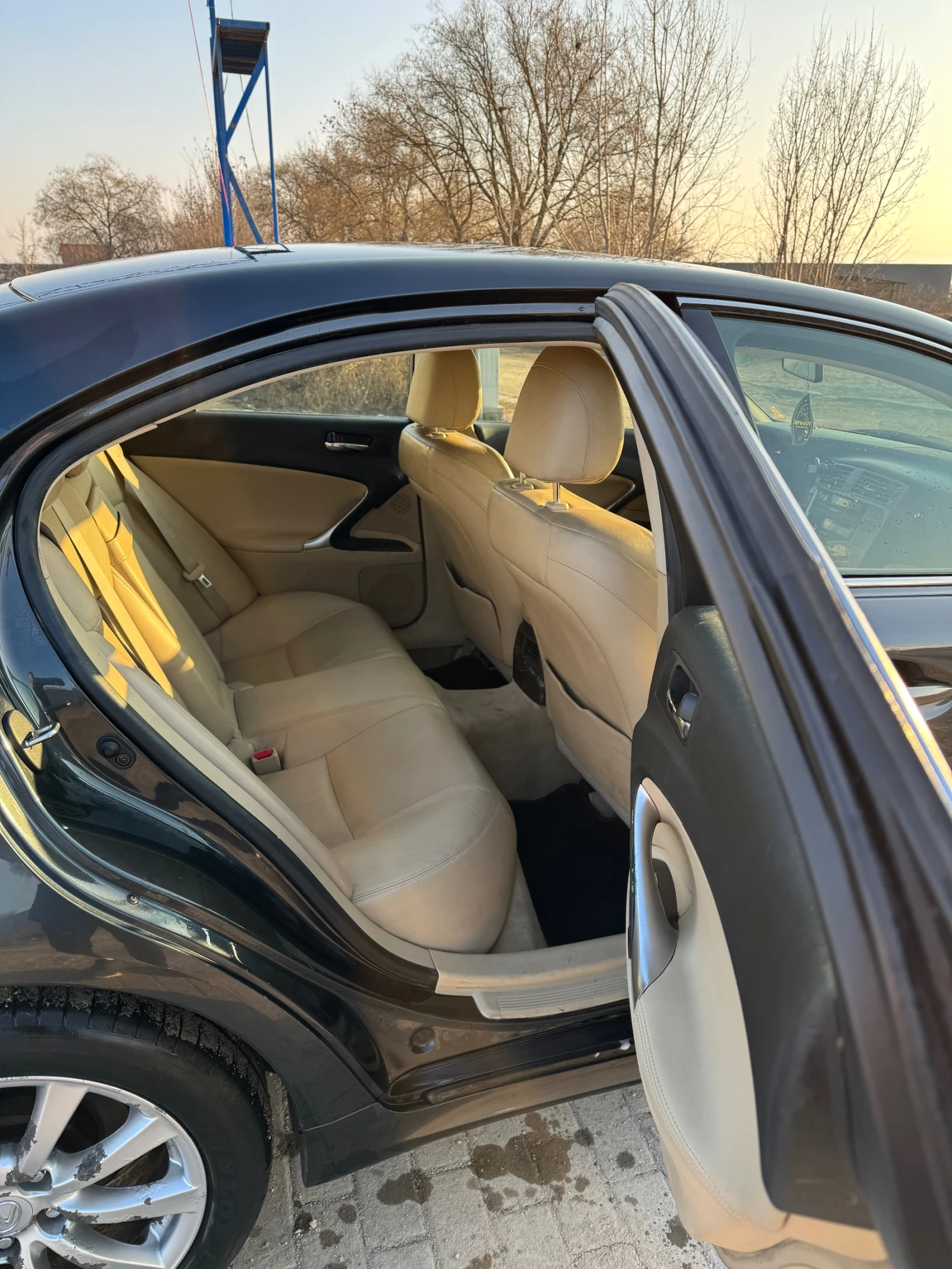 Lexus IS 220d  - изображение 8