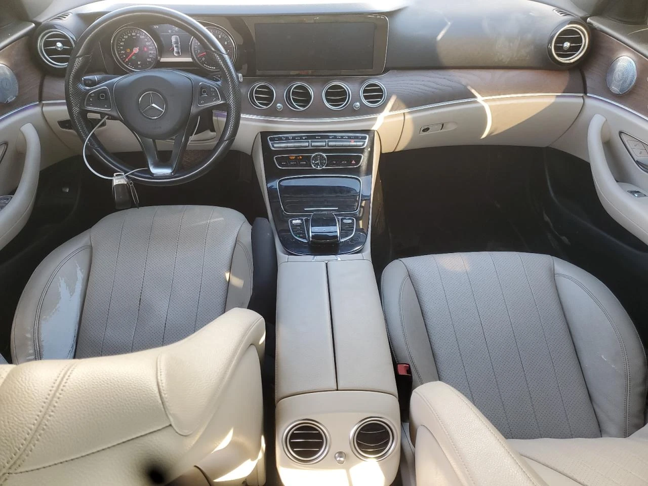 Mercedes-Benz E 300 4MATIC - изображение 8