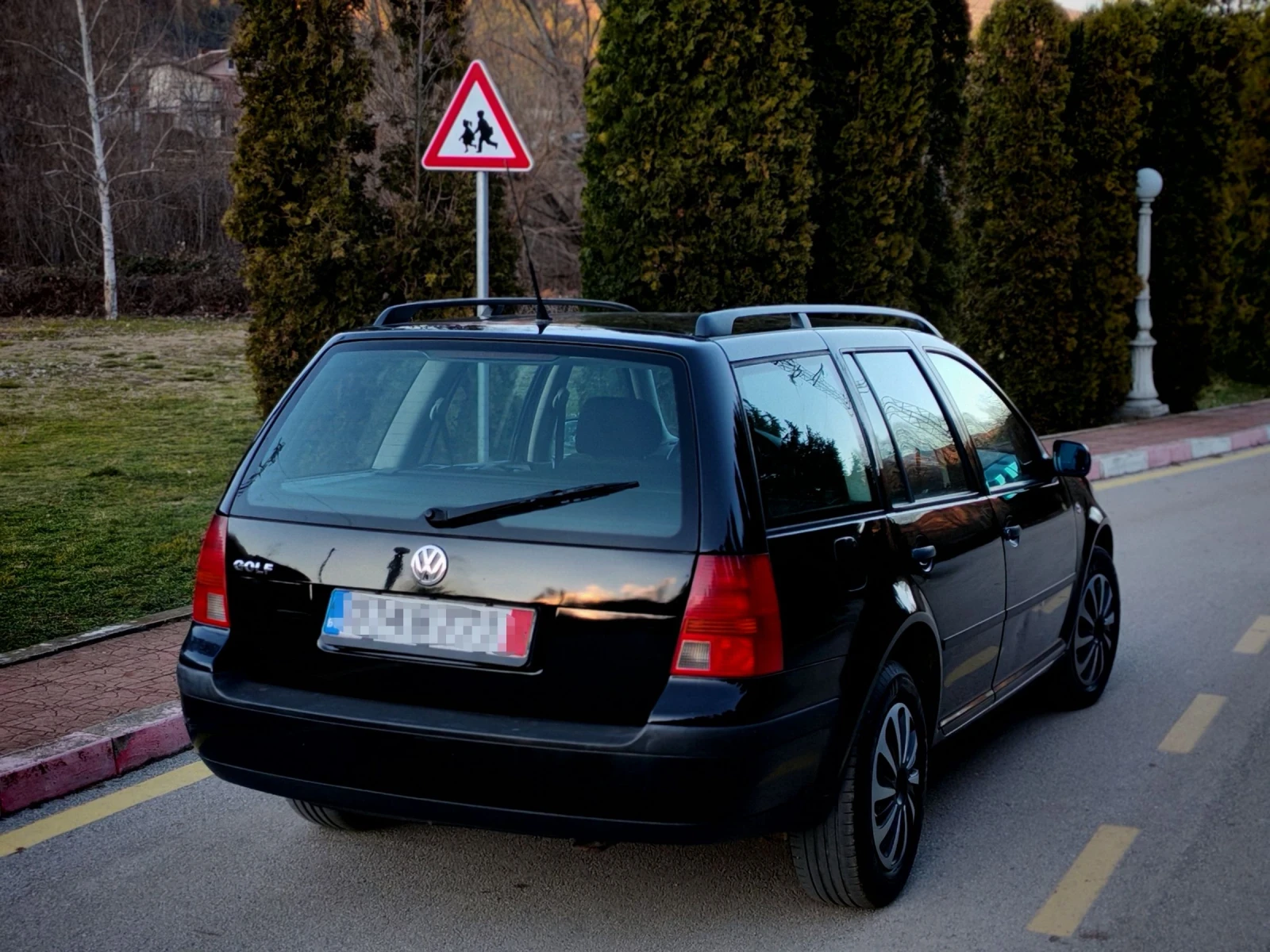 VW Golf 1.9TDI(90)* SPECIAL-EDITION* НОВ ВНОС*  - изображение 6