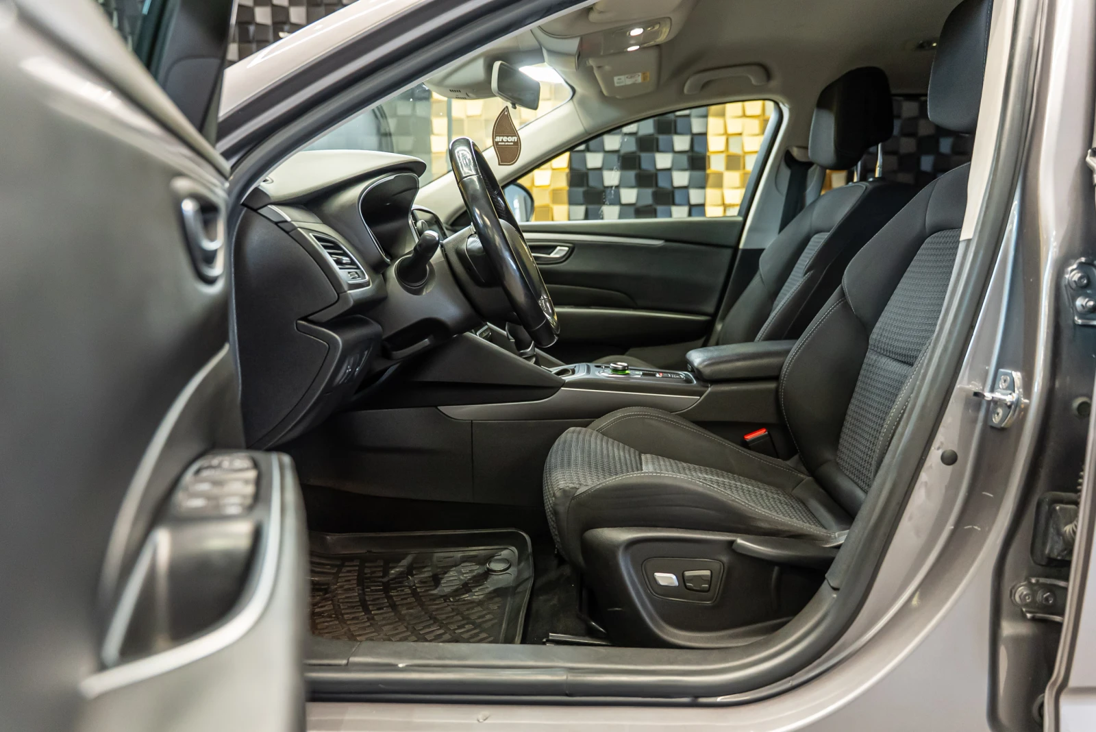 Renault Talisman dCi 130 EDC, снимка 10 - Автомобили и джипове - 53962258