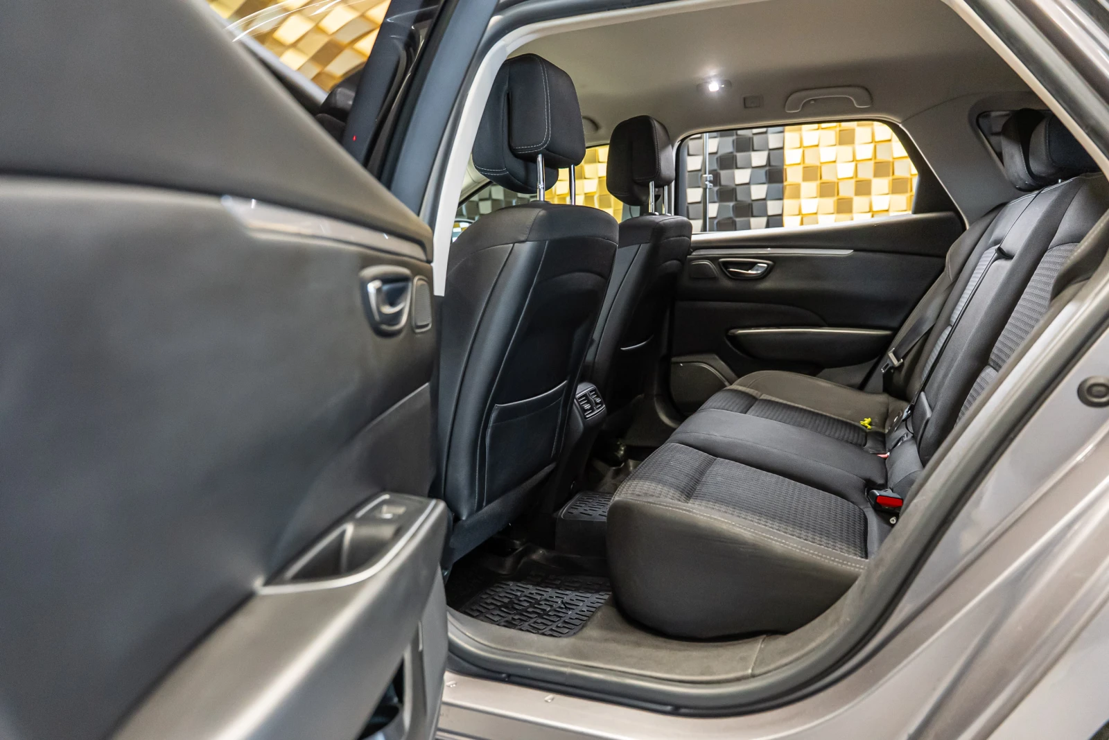 Renault Talisman dCi 130 EDC, снимка 15 - Автомобили и джипове - 53962258