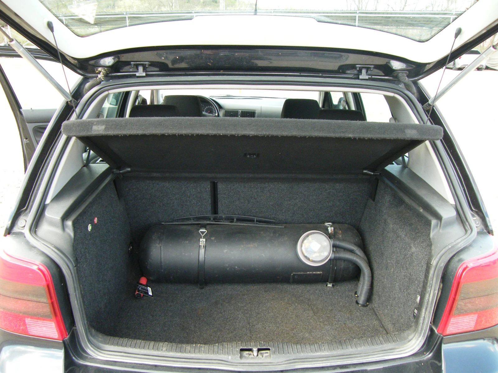 VW Golf 1.8T GAZ инжекцион, снимка 13 - Автомобили и джипове - 54124657