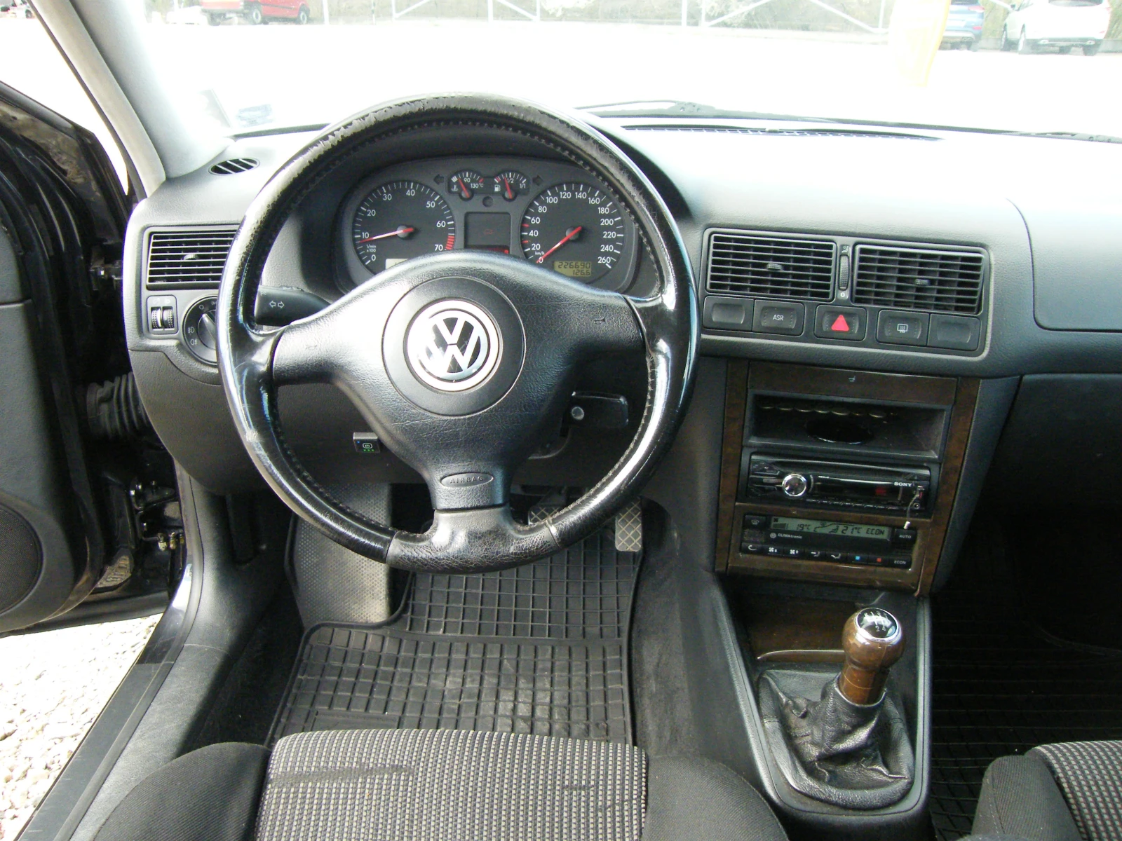 VW Golf 1.8T GAZ инжекцион, снимка 10 - Автомобили и джипове - 54124657