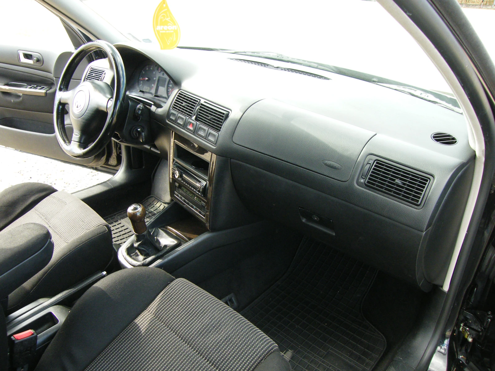 VW Golf 1.8T GAZ инжекцион, снимка 16 - Автомобили и джипове - 54124657