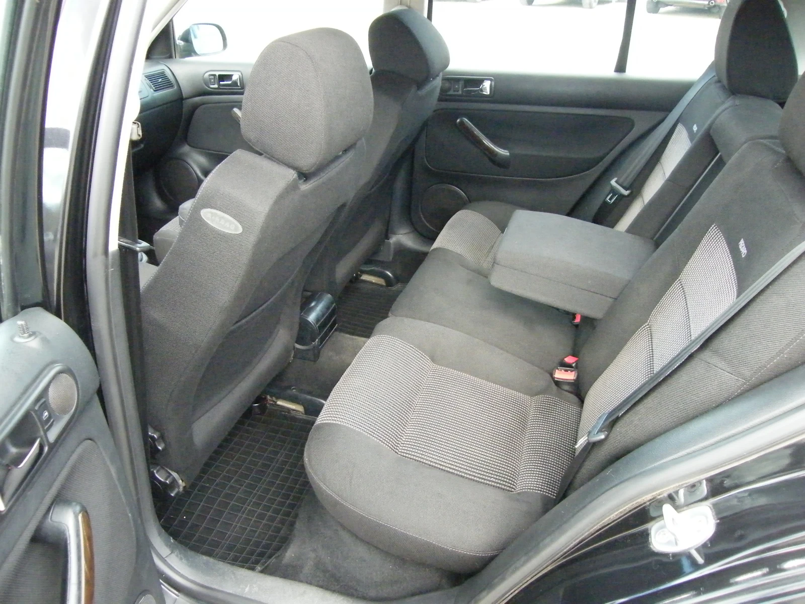 VW Golf 1.8T GAZ инжекцион, снимка 12 - Автомобили и джипове - 54124657