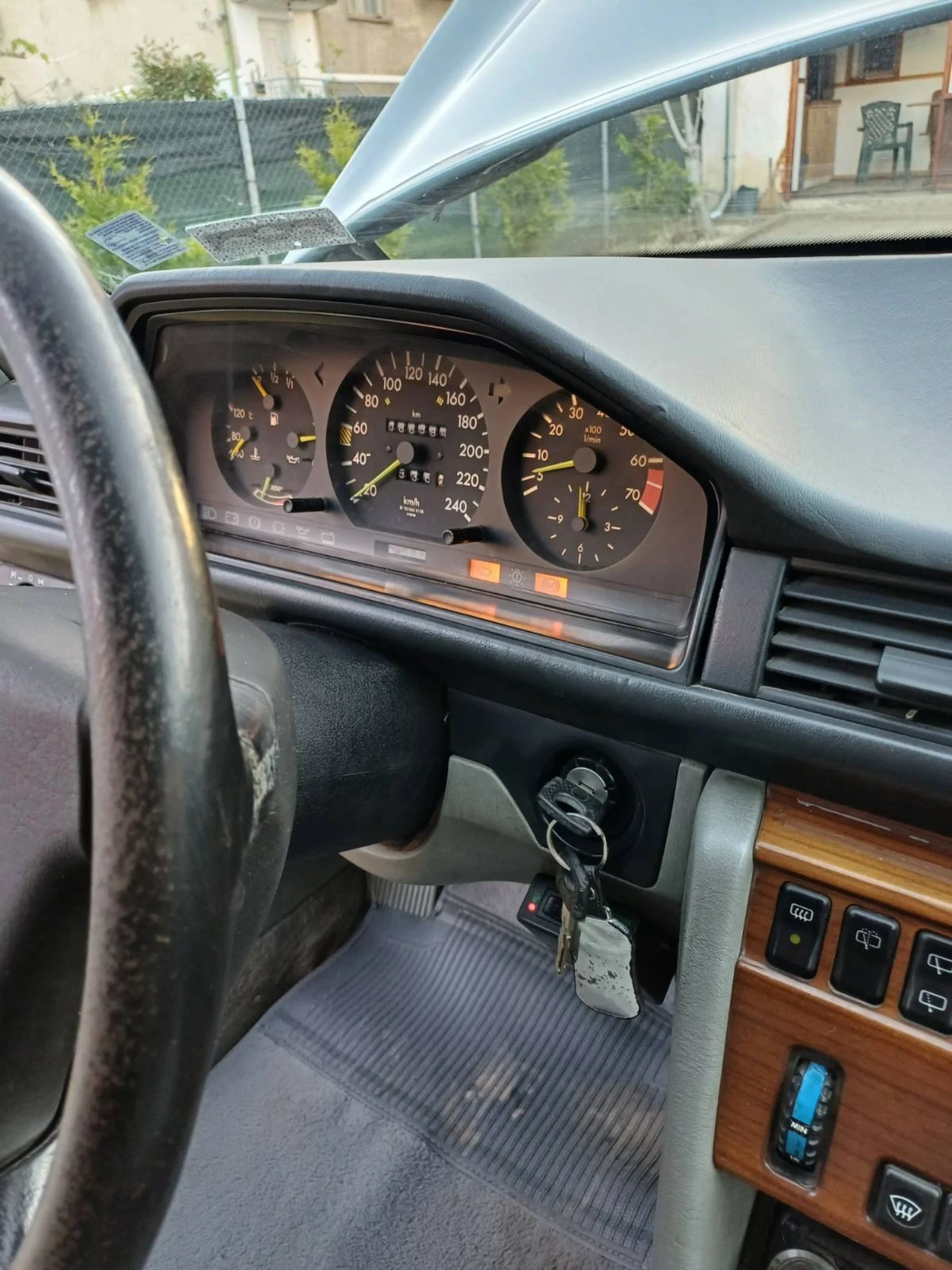 Mercedes-Benz 300, снимка 9 - Автомобили и джипове - 54356294