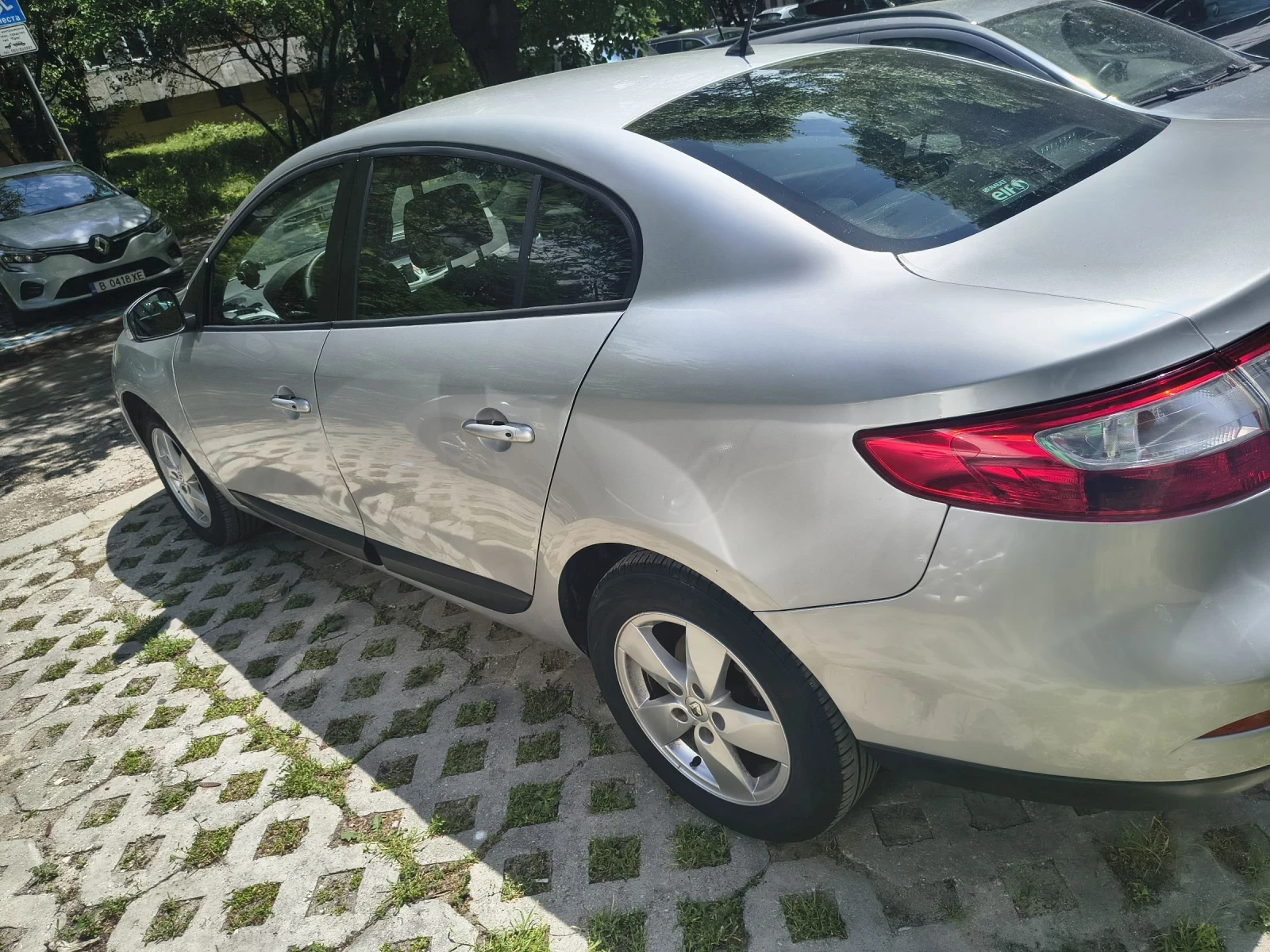 Renault Fluence, снимка 4 - Автомобили и джипове - 54726927