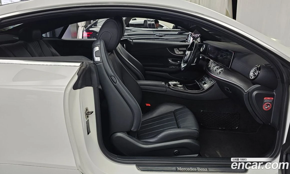 Mercedes-Benz E 220 E220d Coupe, снимка 11 - Автомобили и джипове - 55794714