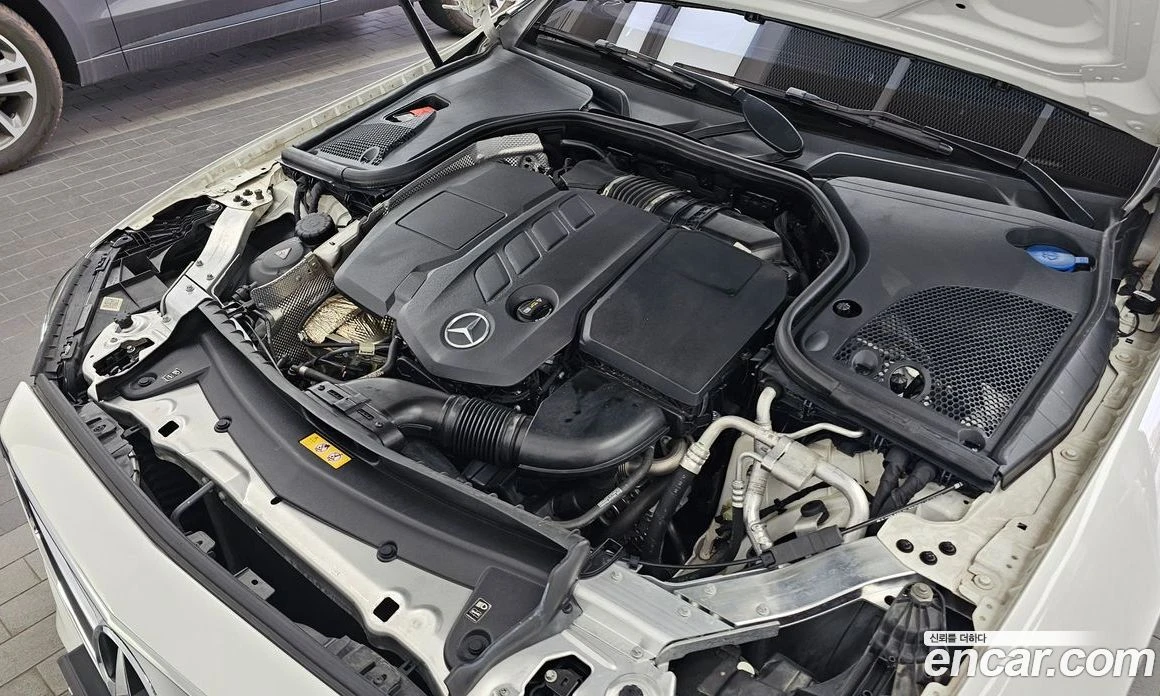 Mercedes-Benz E 220 E220d Coupe, снимка 6 - Автомобили и джипове - 55794714