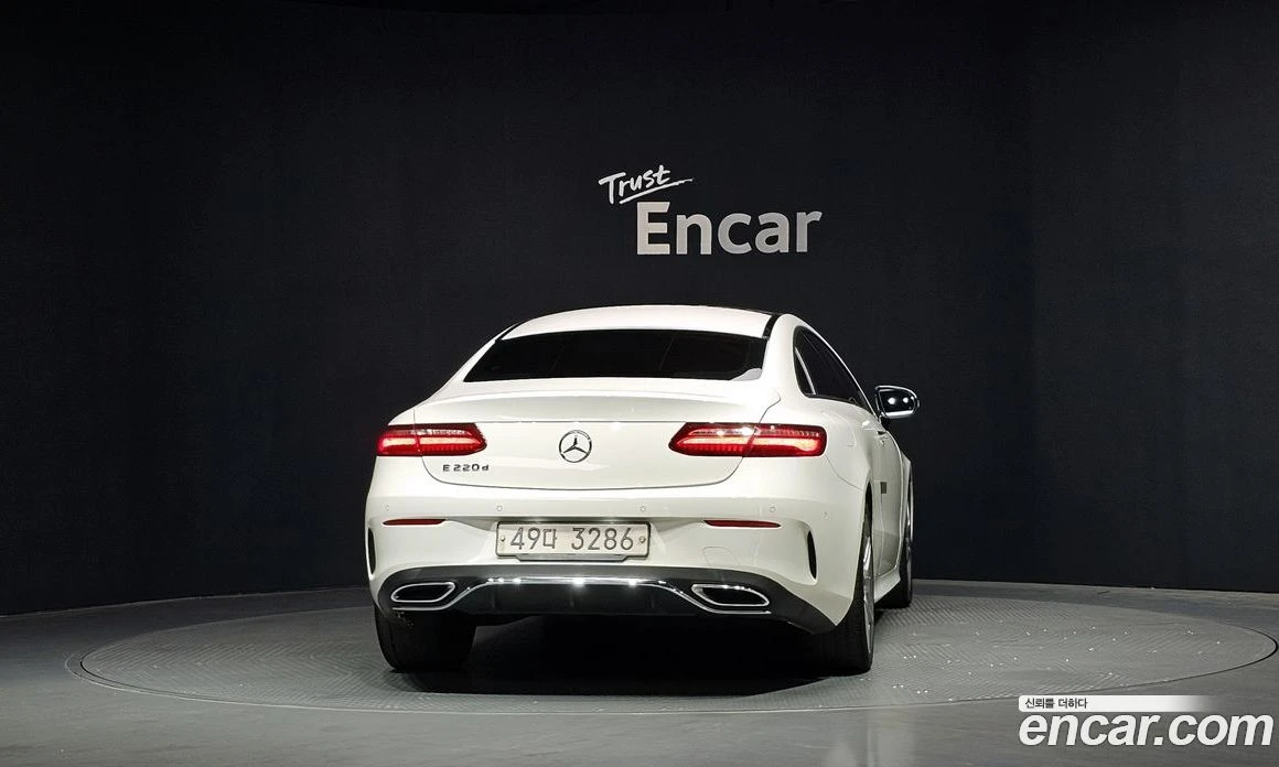 Mercedes-Benz E 220 E220d Coupe, снимка 4 - Автомобили и джипове - 55794714