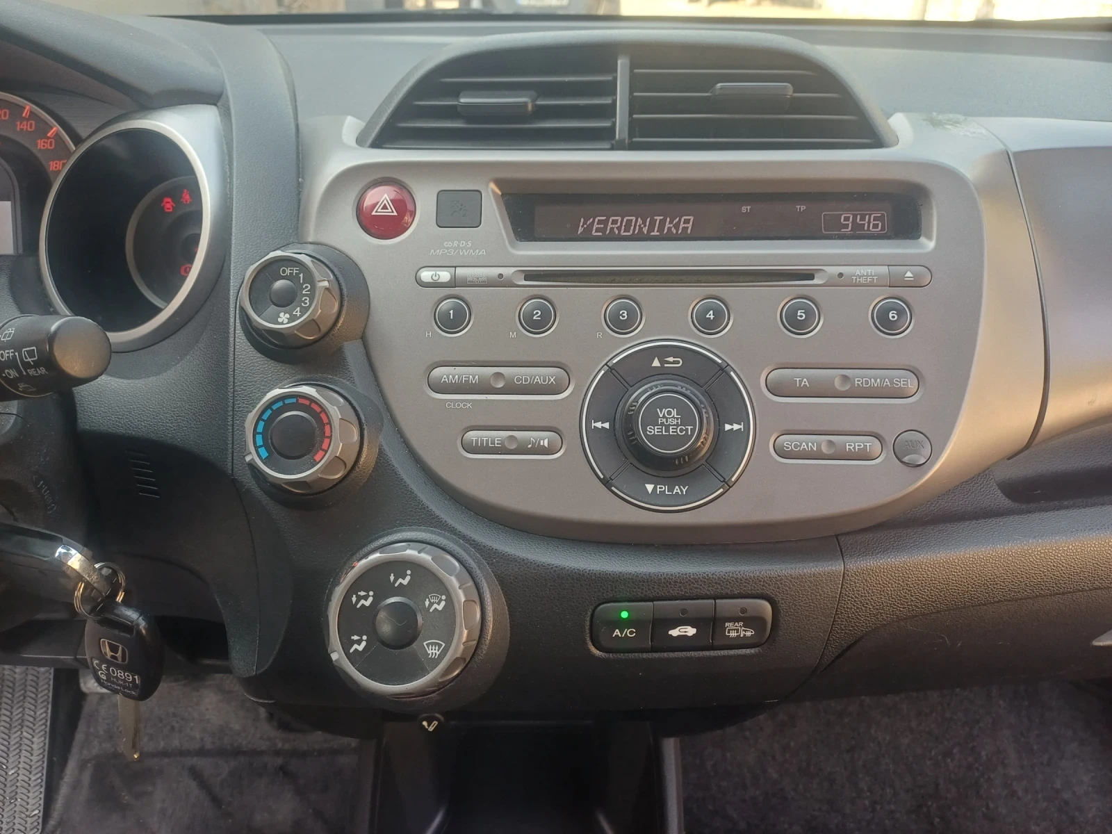 Honda Jazz 1.2БЕНЗИН ЕВРО5, снимка 13 - Автомобили и джипове - 55911846