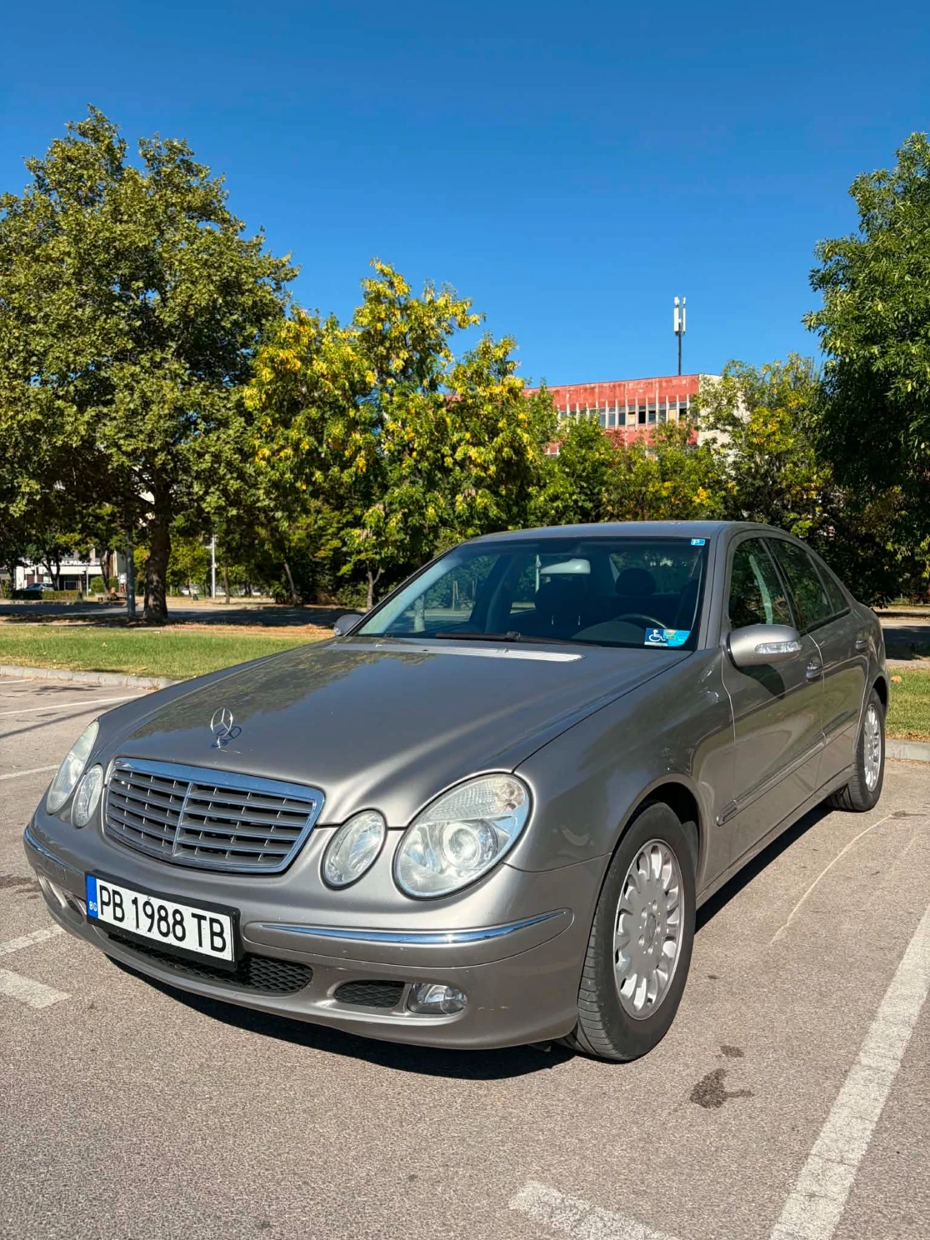 Mercedes-Benz E 220, снимка 2 - Автомобили и джипове - 56048770