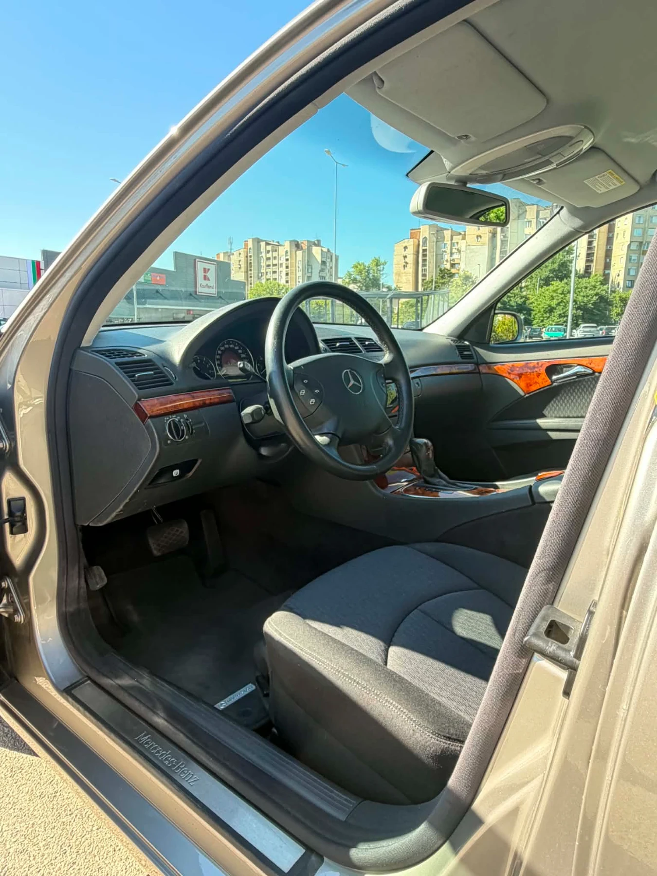 Mercedes-Benz E 220, снимка 9 - Автомобили и джипове - 56048770