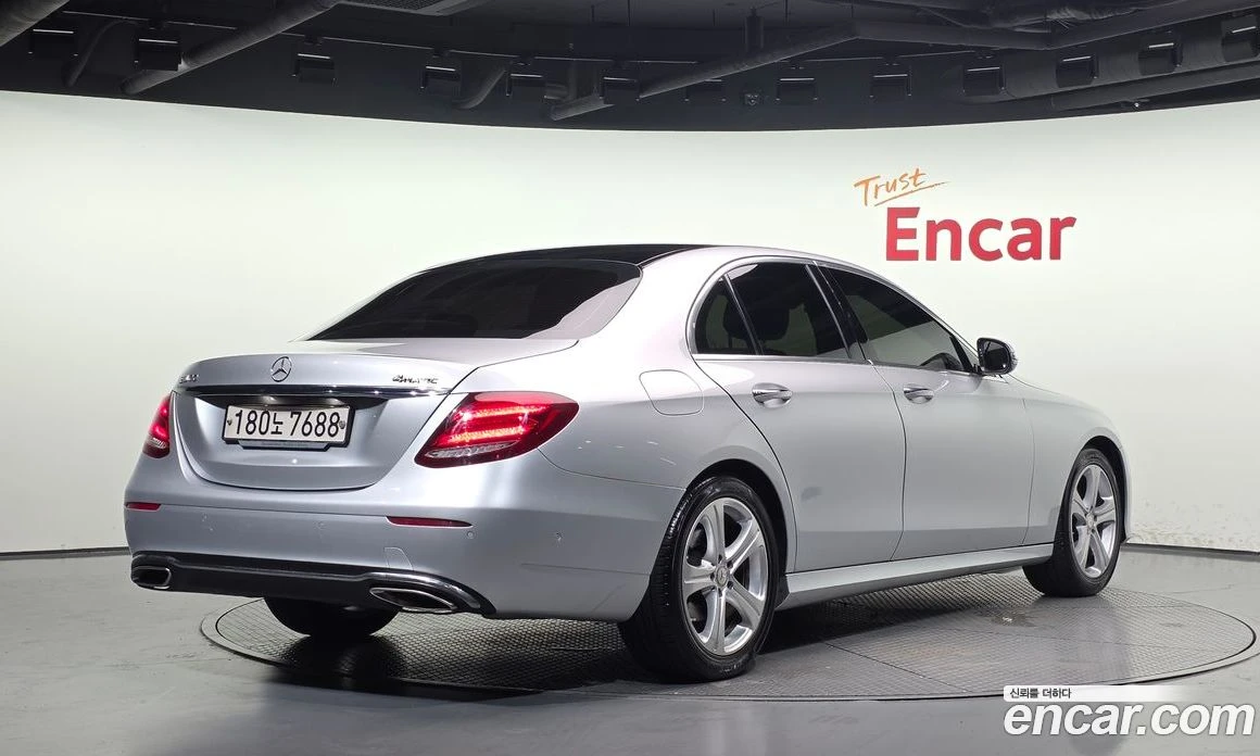 Mercedes-Benz E 200 E200 Avantgarde, снимка 2 - Автомобили и джипове - 56117535