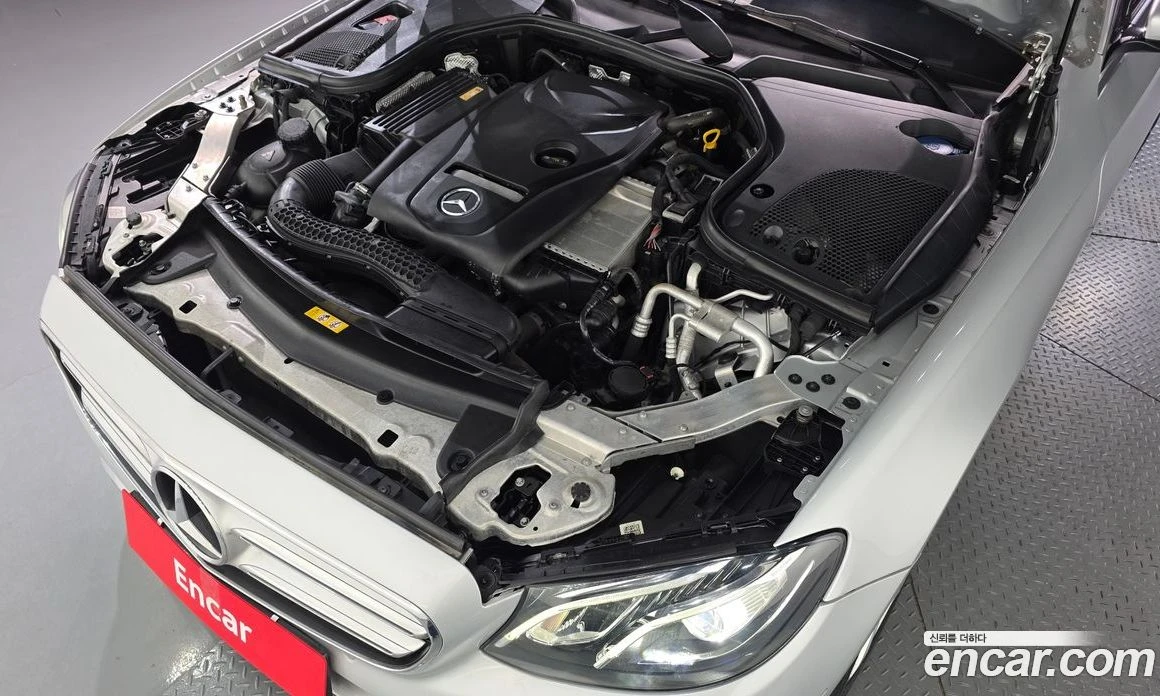 Mercedes-Benz E 200 E200 Avantgarde, снимка 6 - Автомобили и джипове - 56117535