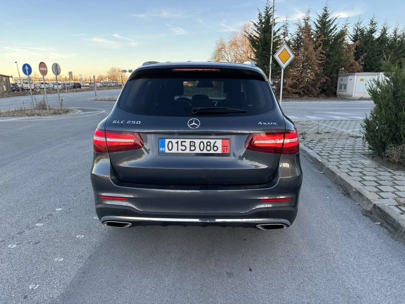 Mercedes-Benz GLC 250 Бензин AMG пакет, снимка 3 - Автомобили и джипове - 48401564