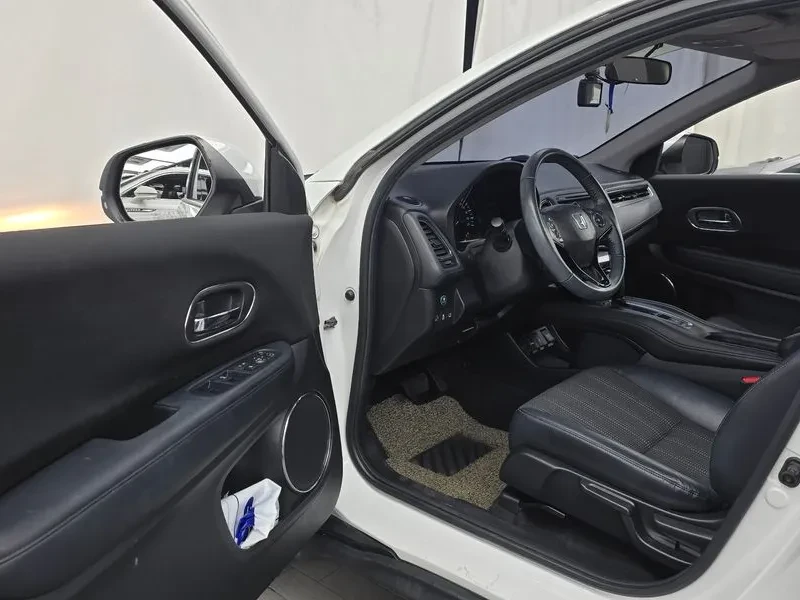 Honda Hr-v 1.8, снимка 10 - Автомобили и джипове - 55740151