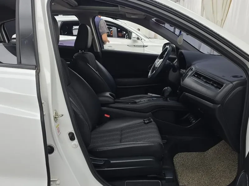 Honda Hr-v 1.8, снимка 11 - Автомобили и джипове - 55740151