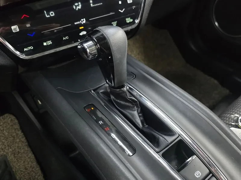 Honda Hr-v 1.8, снимка 9 - Автомобили и джипове - 55740151