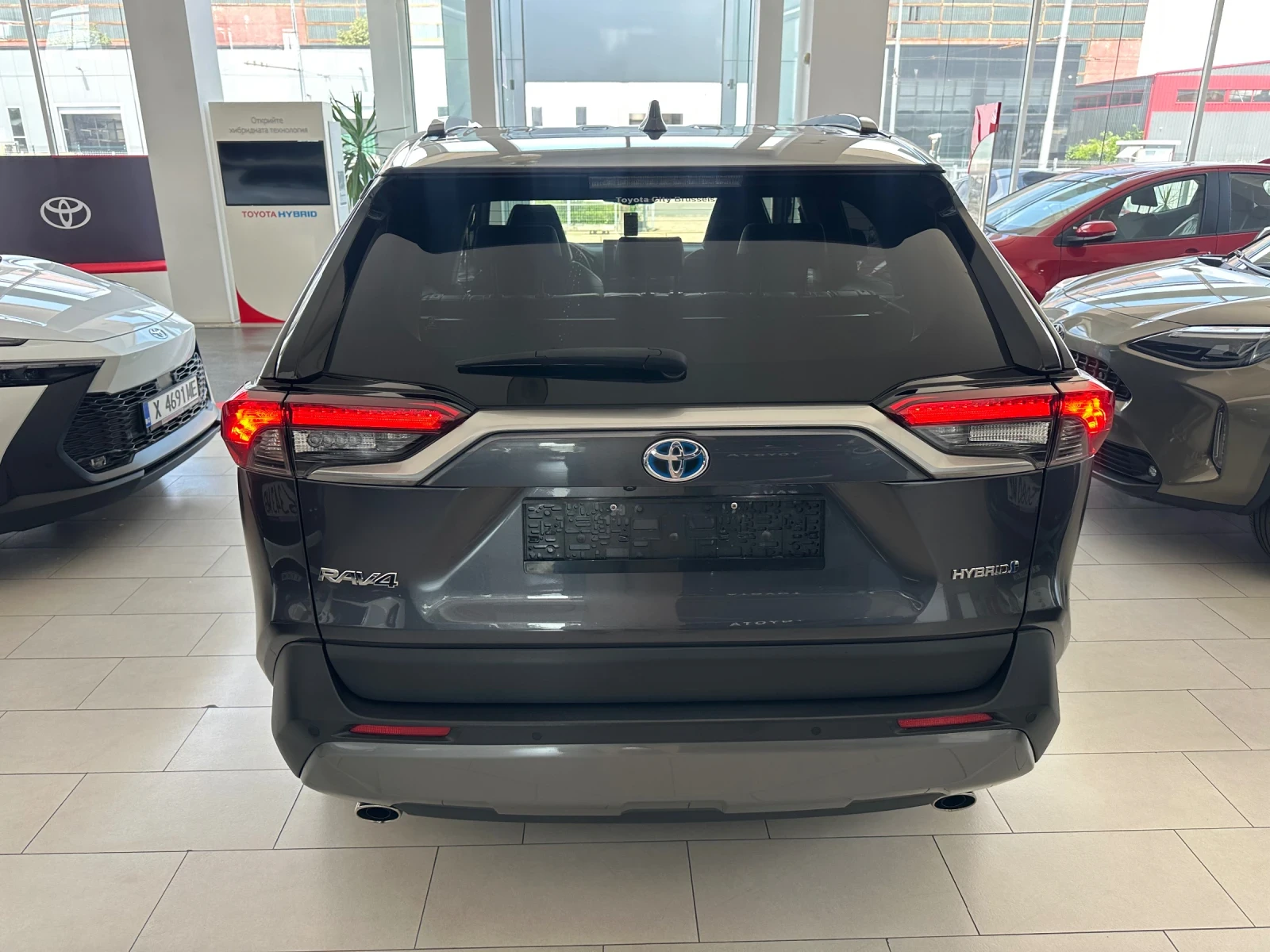 Toyota Rav4 Luxury* Sunroof - изображение 4