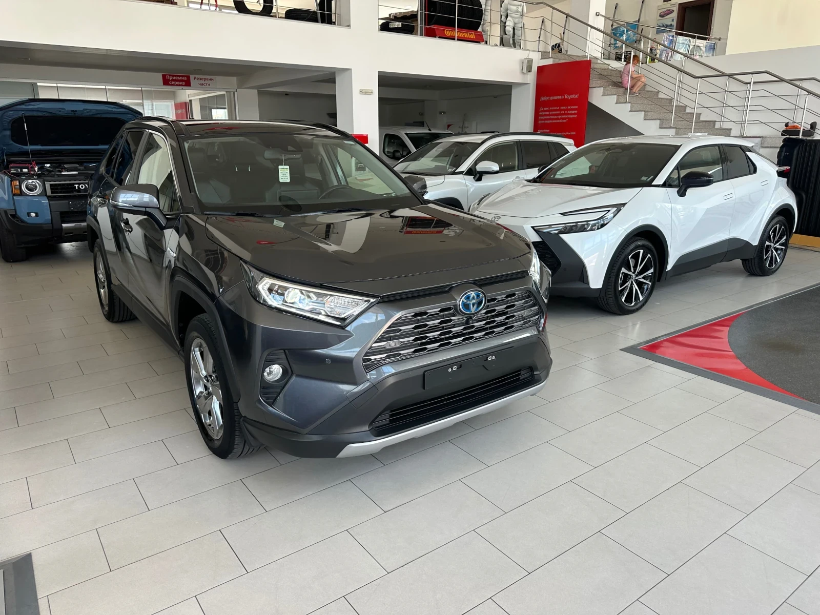 Toyota Rav4 Luxury* Sunroof - изображение 6