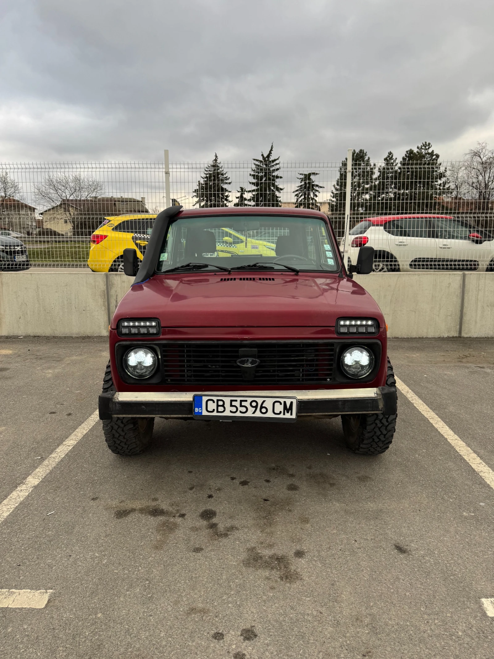 Lada Niva 1.7i, снимка 3 - Автомобили и джипове - 53965860