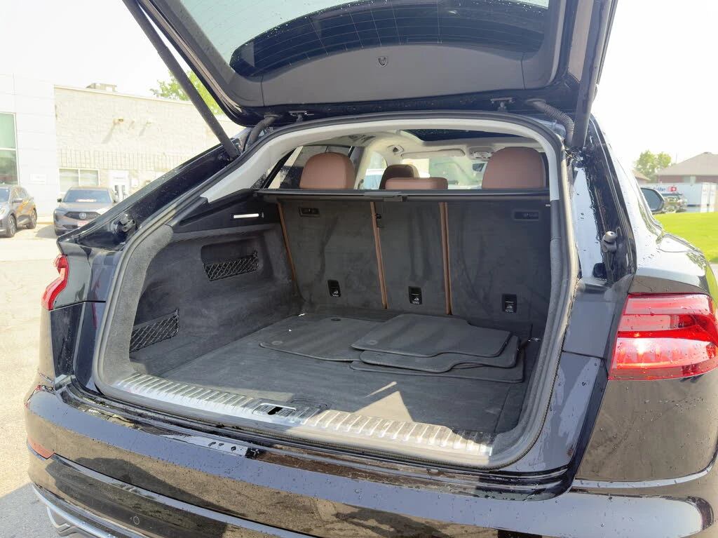 Audi Q8 TECHNIK 55 TFSI| BANG&OLUFSEN| MATRIX| ПАНО| ЩОРИ, снимка 15 - Автомобили и джипове - 54082254