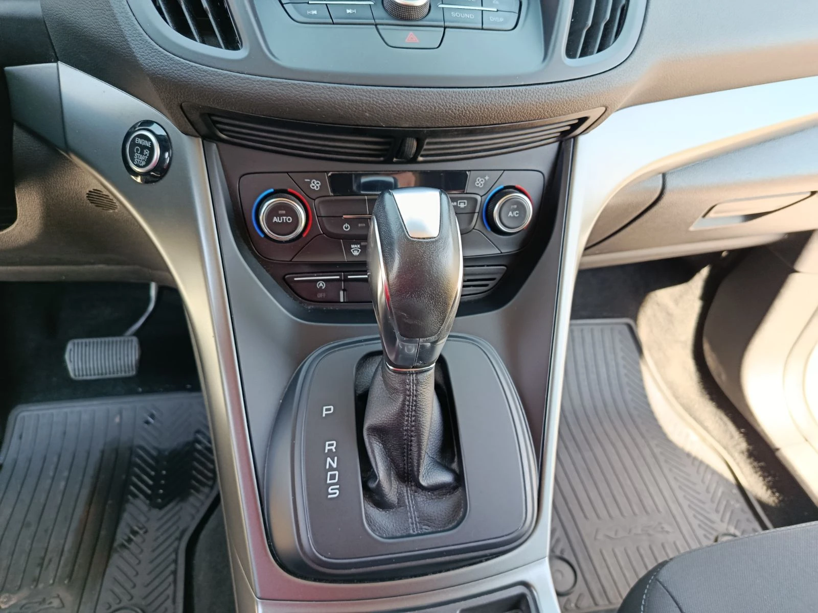 Ford Kuga 1.5 TDCi 2x4 PowerShift Automatic , снимка 14 - Автомобили и джипове - 54345404