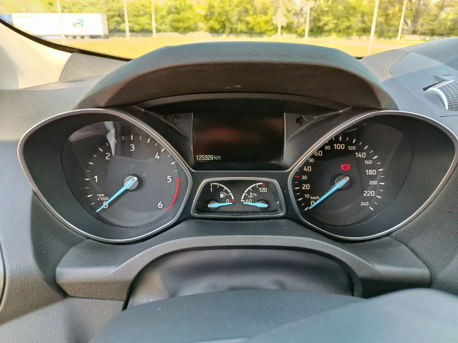 Ford Kuga 1.5 TDCi 2x4 PowerShift Automatic , снимка 9 - Автомобили и джипове - 54345404