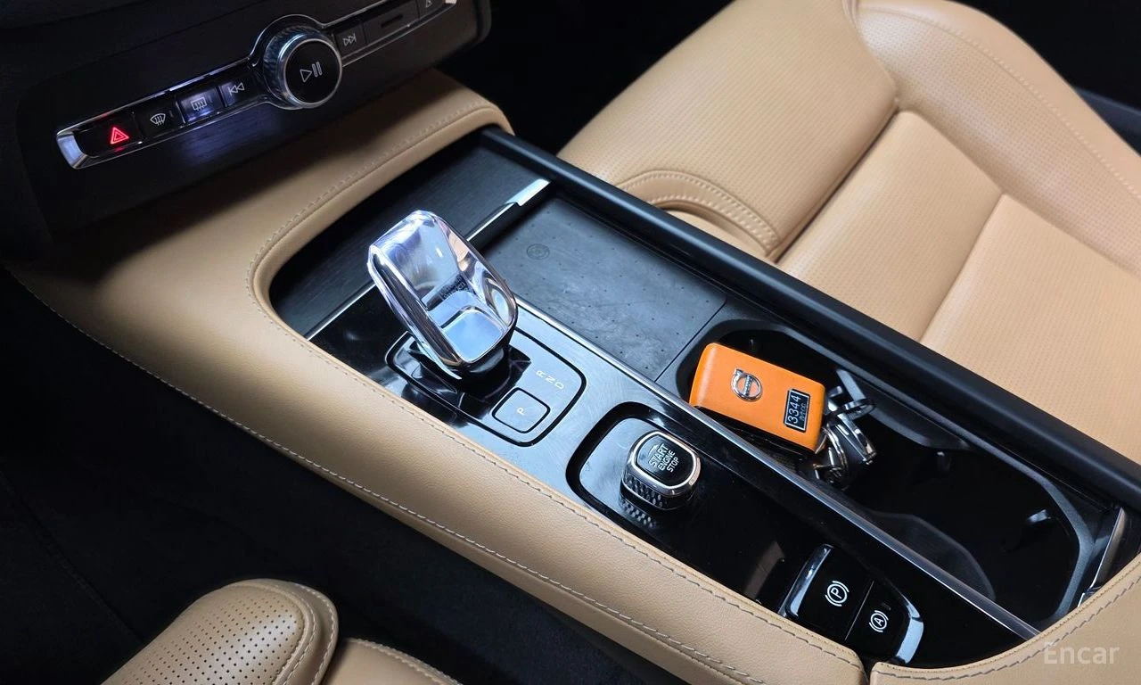 Volvo Xc90 ULTIMATE* BRIGHT* 360КАМЕРА* LANE* ASSIST* ПАНОРАМ, снимка 9 - Автомобили и джипове - 54884957