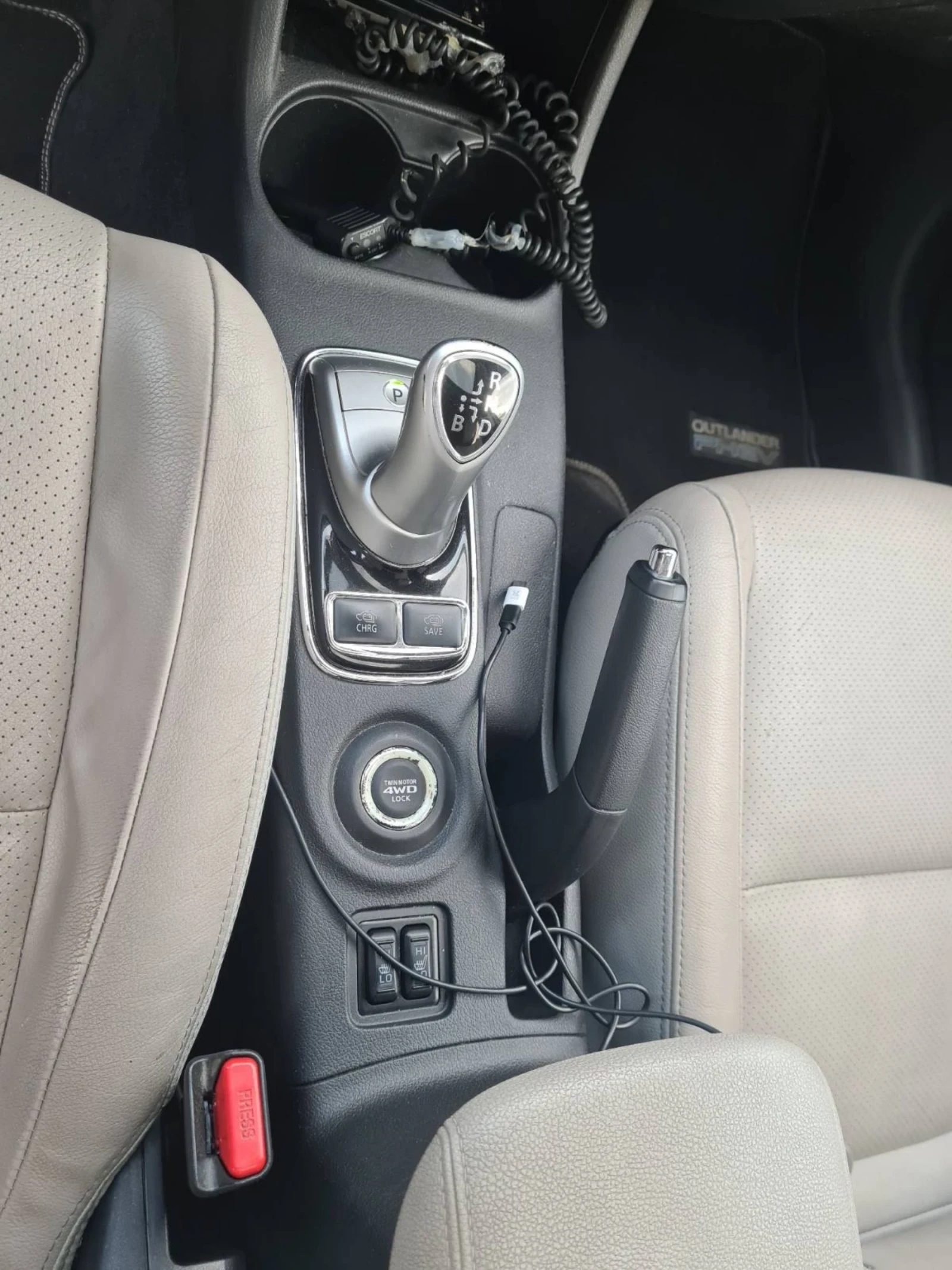 Mitsubishi Outlander, снимка 8 - Автомобили и джипове - 55228985