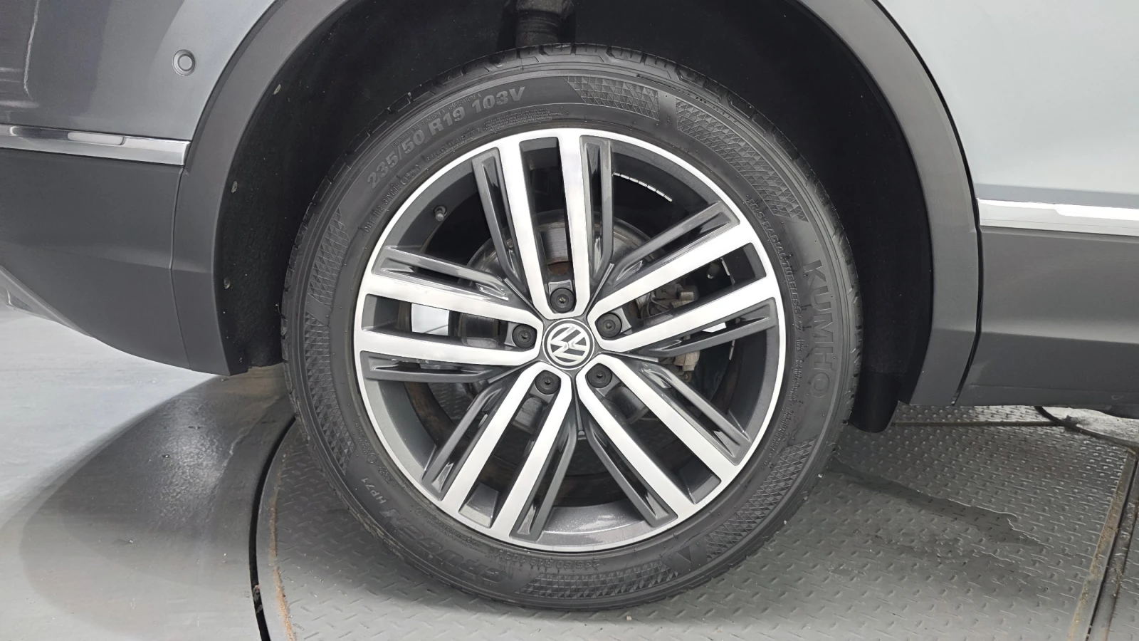 VW Tiguan 2.0 TDI* ЕЛ. БАГАЖНИК* HUD* 360* BLIND SPOT* КРАЙН, снимка 5 - Автомобили и джипове - 55983954