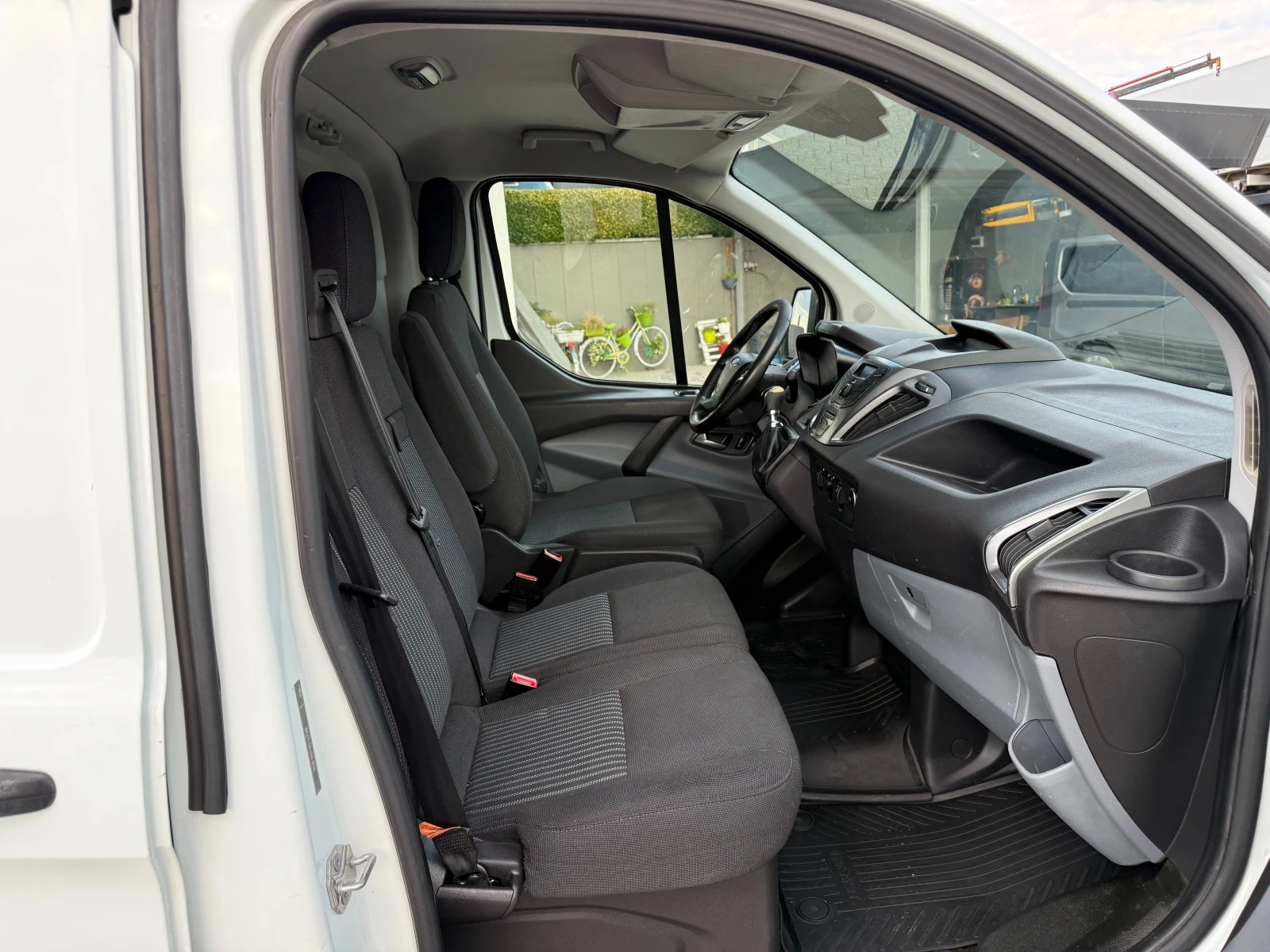 Ford Transit Custom 2.2TDCI Климатик L1H1  - изображение 9