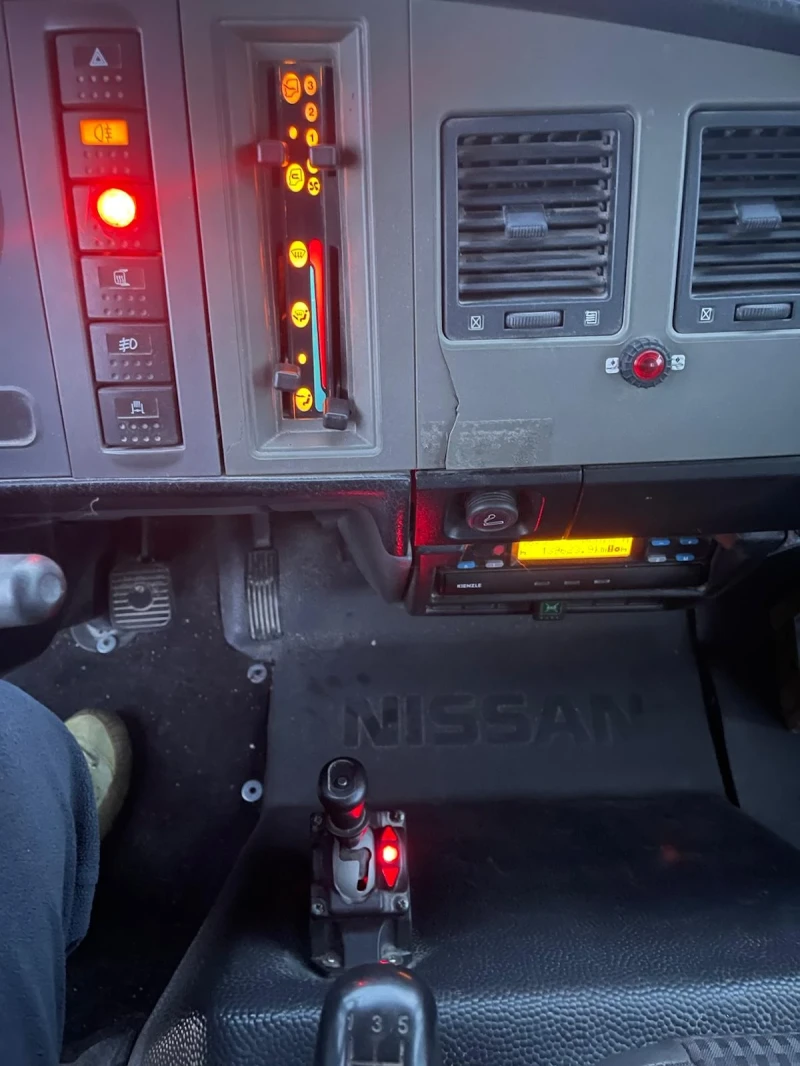 Nissan Atleon 3 Странен Самосвал С категория 7500кг, снимка 7 - Камиони - 53219124