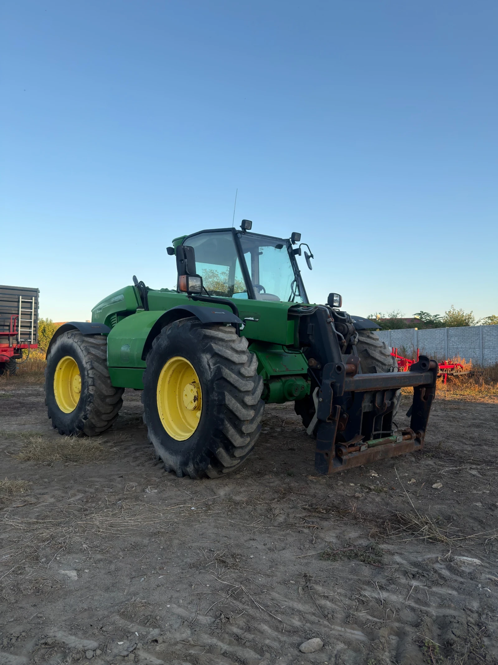 Телескопичен товарач John Deere 3200