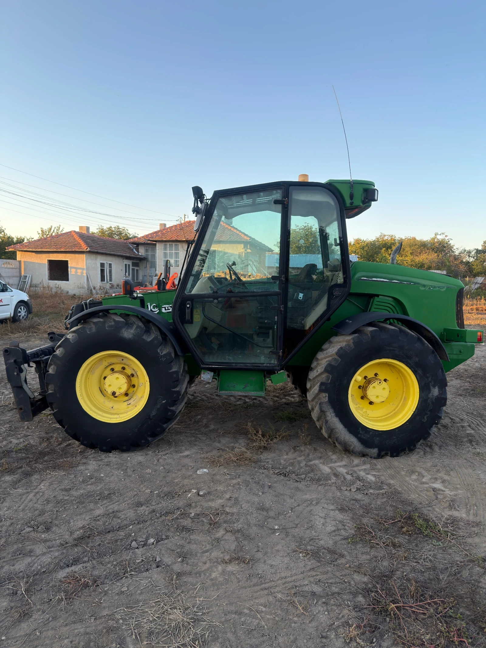 Телескопичен товарач John Deere 3200, снимка 2 - Селскостопанска техника - 56242190