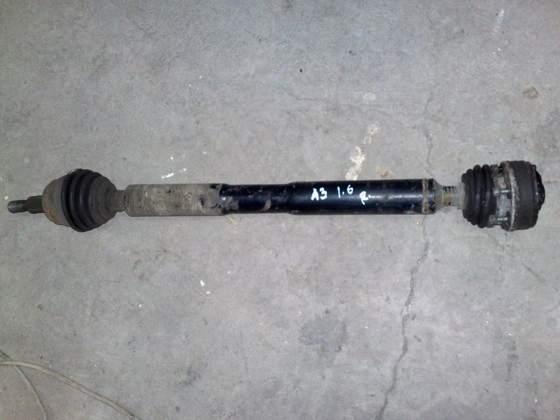 Полуоска предна дясна Ауди А3 1.6 (голф 4)