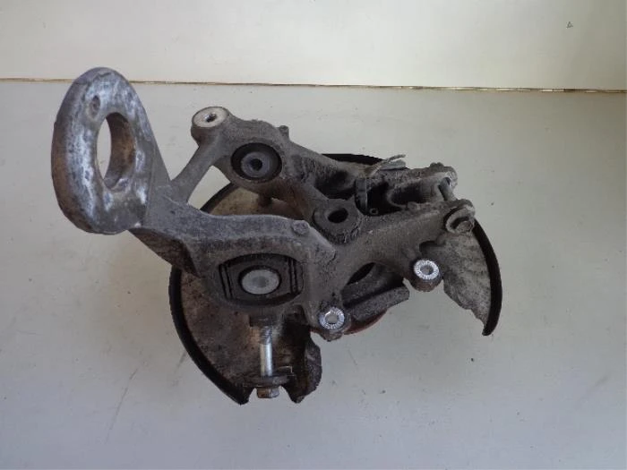 Заден шенкел с главина Audi A5 8T 8k0505435ab