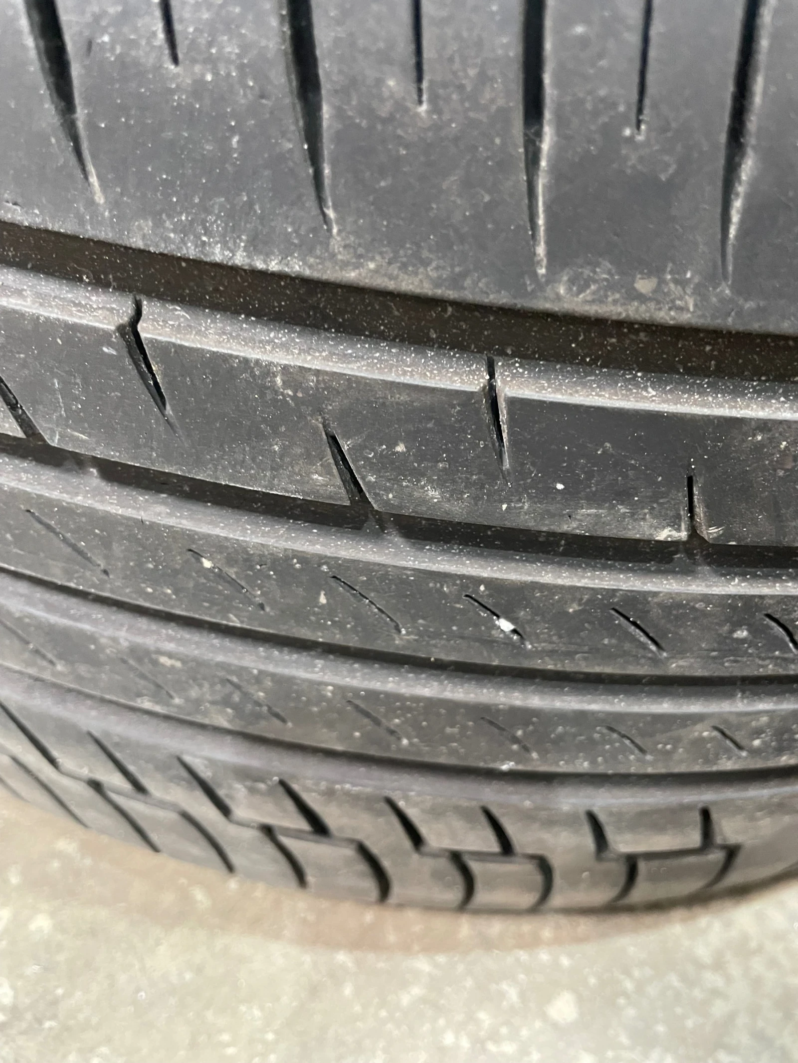 Гуми Летни 285/45R22, снимка 1 - Гуми и джанти - 54441293