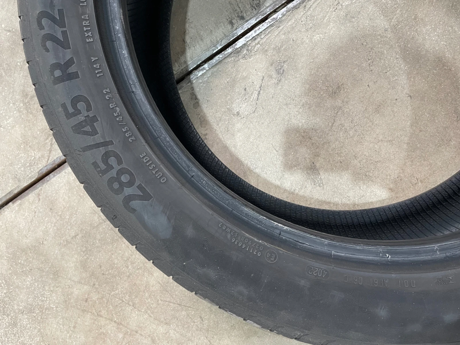 Гуми Летни 285/45R22, снимка 3 - Гуми и джанти - 54441293