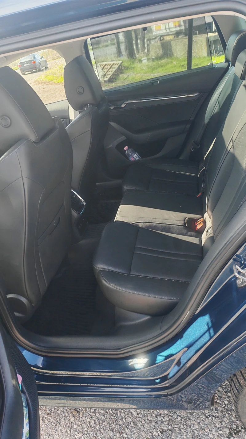 Skoda Octavia 2.0 tdi DSG, HUD, ACC, MATRIX, DCC, Pano, FULL, снимка 16 - Автомобили и джипове - 52541472
