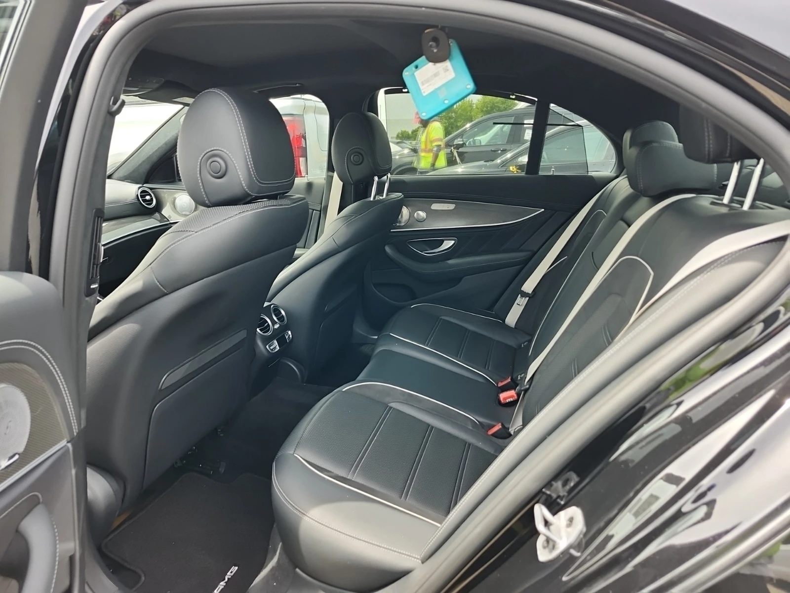 Mercedes-Benz E 63 AMG * S * CARFAX * ВЪЗМОЖНОСТ ЗА АВТОФИНАНСИРАНЕ - изображение 5