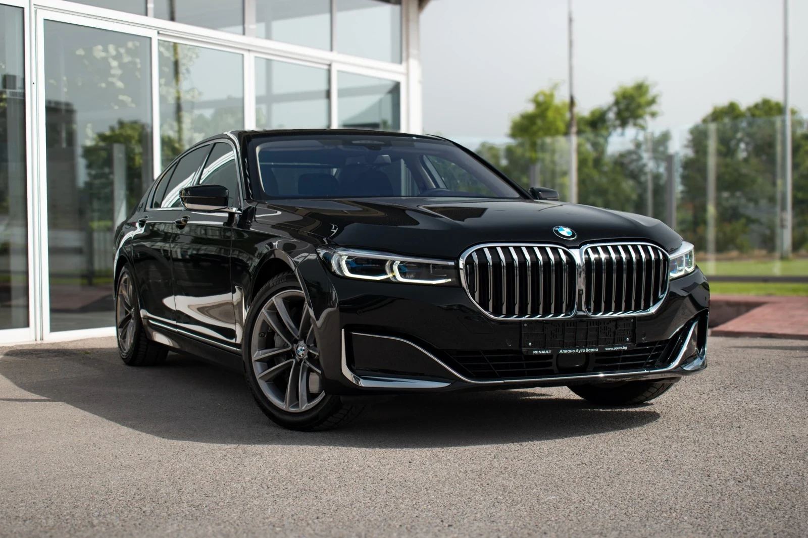 BMW 740 xDRIVE LONG - изображение 2