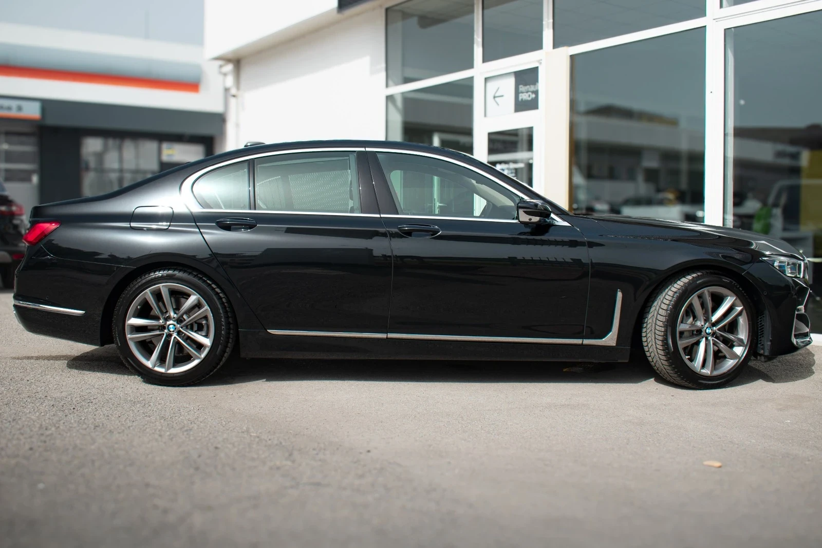 BMW 740 xDRIVE LONG - изображение 4