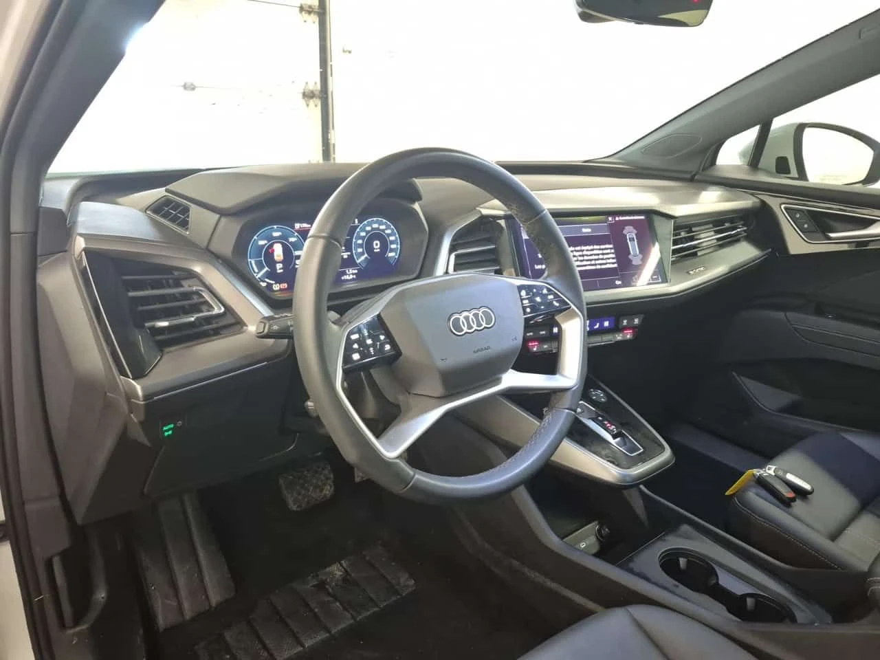 Audi Q4 E-TRON 55 QUATTRO * PANORAMA* CARFAX *  - изображение 10