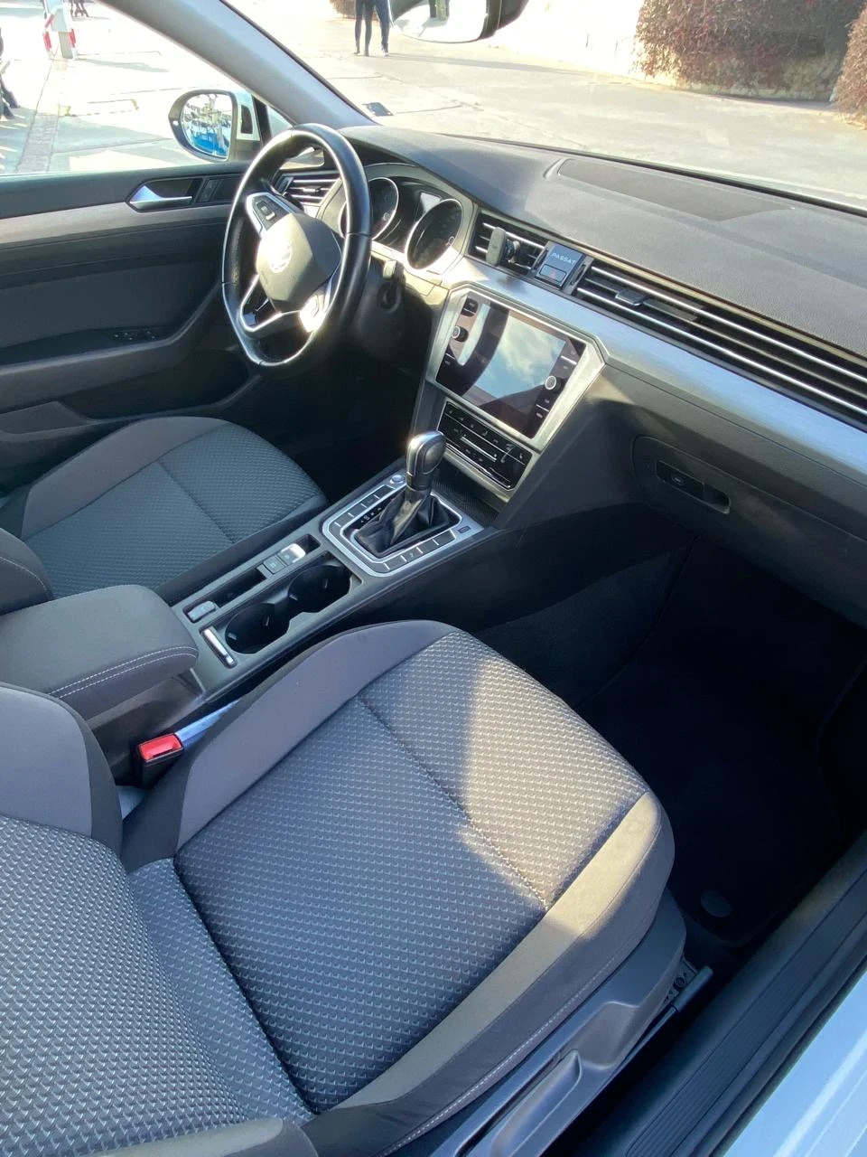 VW Passat 2.0 TDI DSG Много запазен, снимка 13 - Автомобили и джипове - 53819016