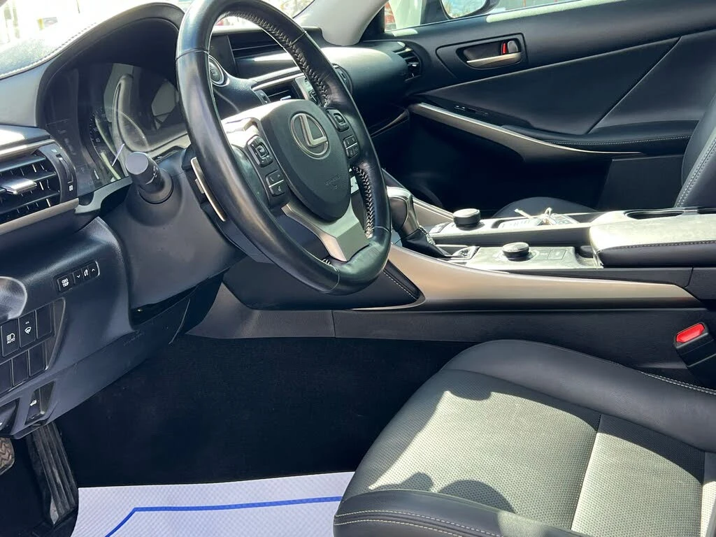 Lexus IS 300 * АвтоКредит * (ЦЕНА ДО БГ), снимка 9 - Автомобили и джипове - 53866628